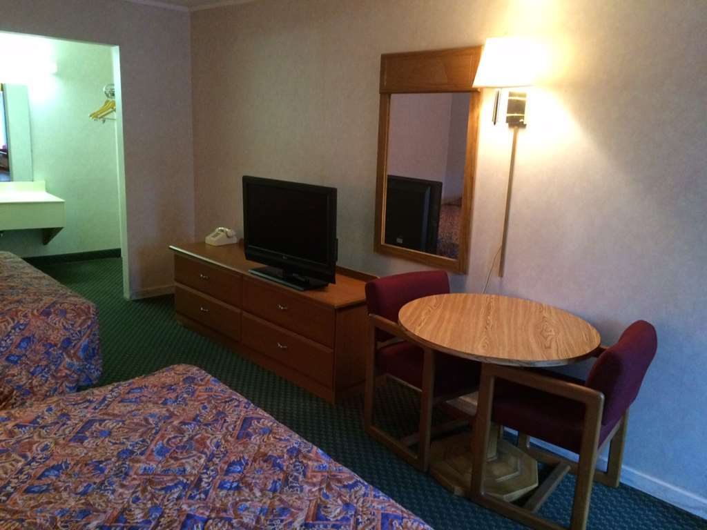 Town And Country Inn Suites Spindale Forest City Oda fotoğraf