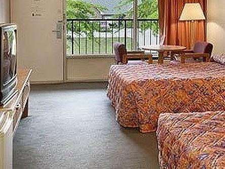 Town And Country Inn Suites Spindale Dış mekan fotoğraf