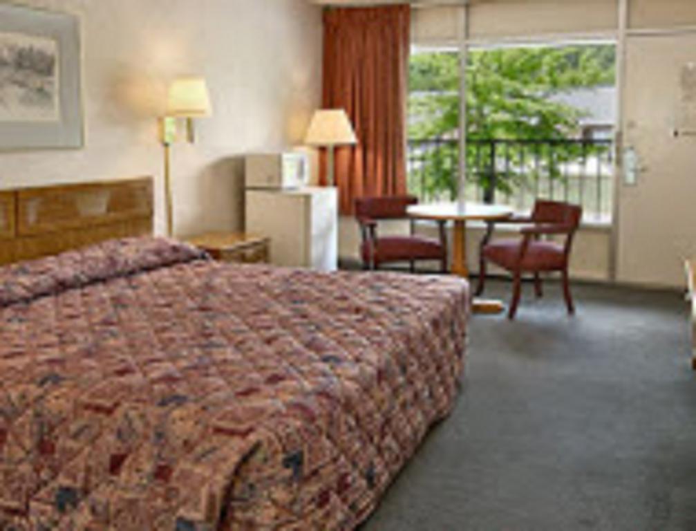 Town And Country Inn Suites Spindale Dış mekan fotoğraf