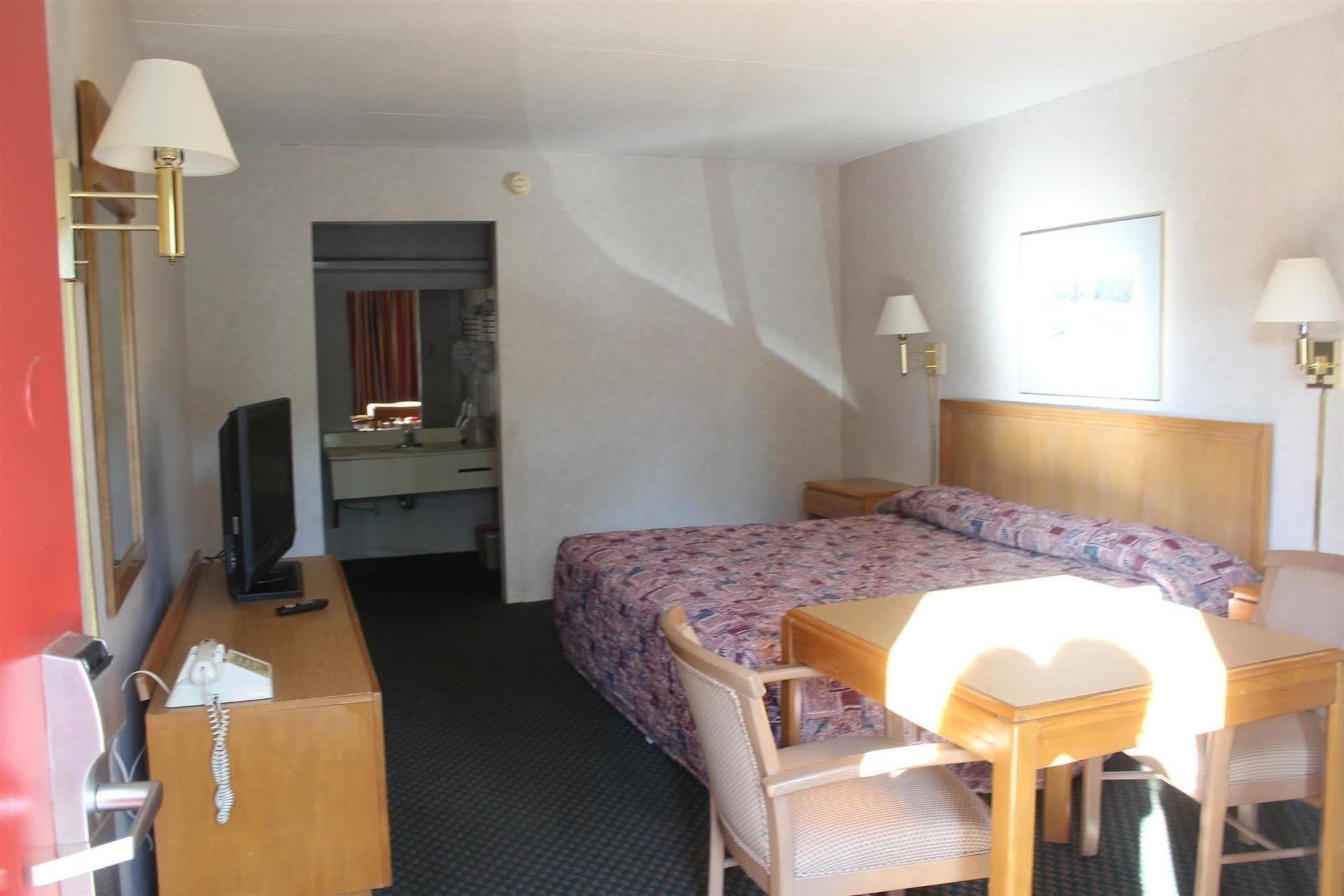 Town And Country Inn Suites Spindale Forest City Dış mekan fotoğraf